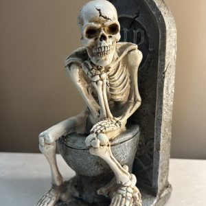Skeleton on the Loo